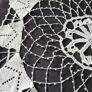 VINTAGE ITALIAN CROCHET CENTERPIECE